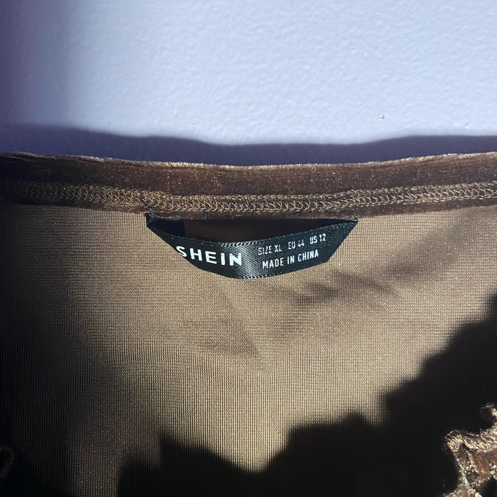 Frill Trim Ruched Bust Velvet Crop - Picture 3 of 4